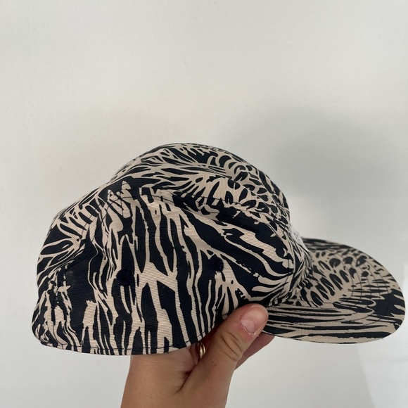 Adidas Originals Blue and White Cap in leaf pattern flat brim - Picture 2 of 5